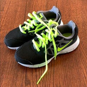 Nike boys shoes size 12 toddler, new